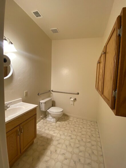 More Photos Of 634 Schemmer Dr, Prescott General Retail For Lease