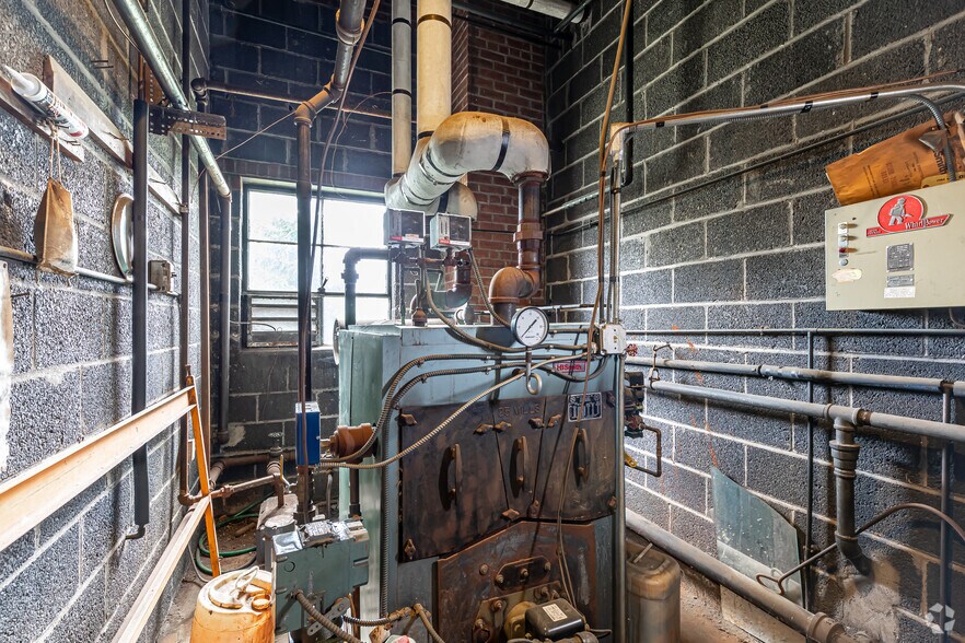 More Photos Of 453 New Park Ave, West Hartford Warehouse For Sale