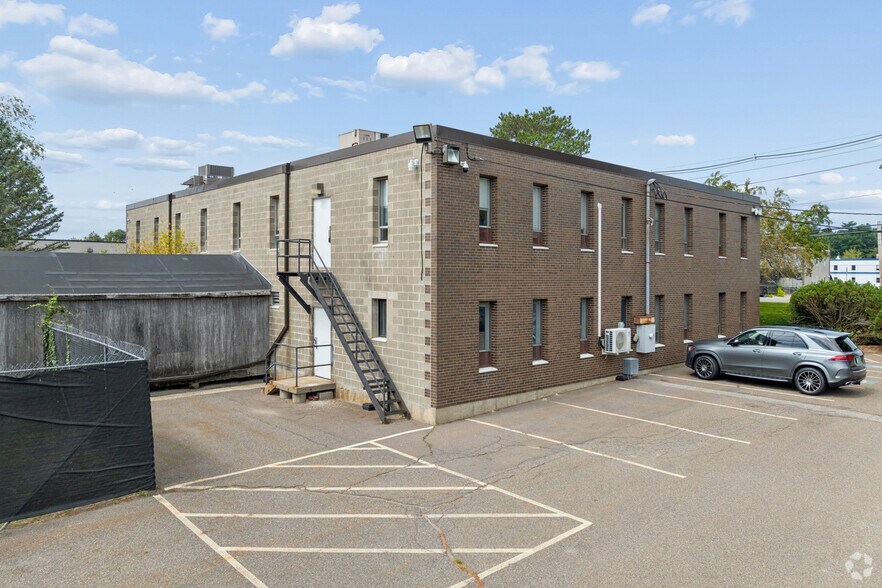 More Photos Of 58 Concord St, North Reading Office For Lease