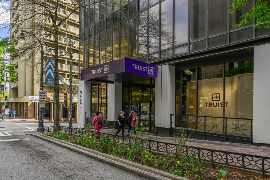 More Photos Of 241 Peachtree St NE, Atlanta Office For Lease