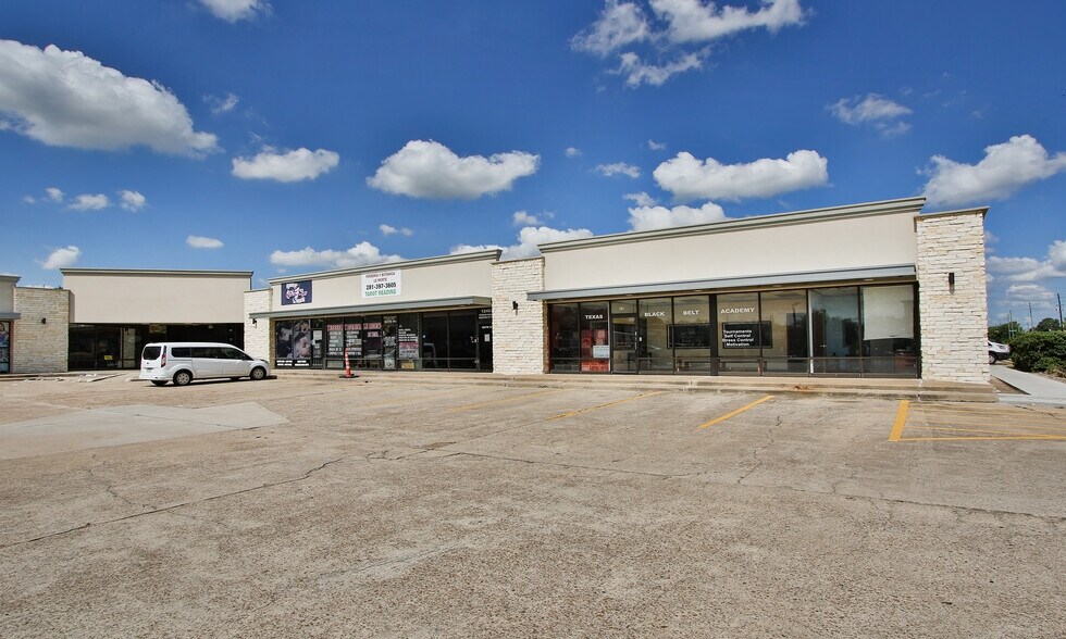 More Photos Of 12403 Veterans Memorial, Houston Unknown For Lease