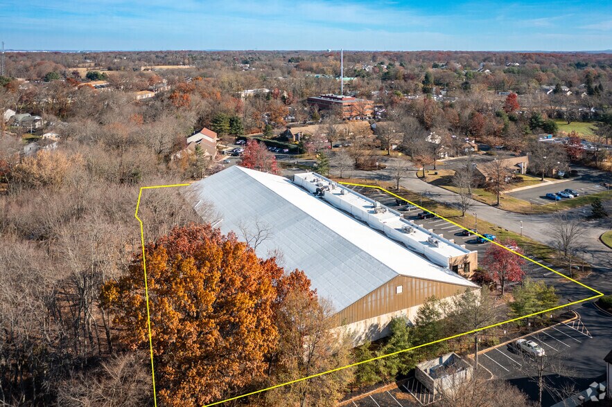 More Photos Of 8 Cornwall Ct, East Brunswick Freestanding For Lease