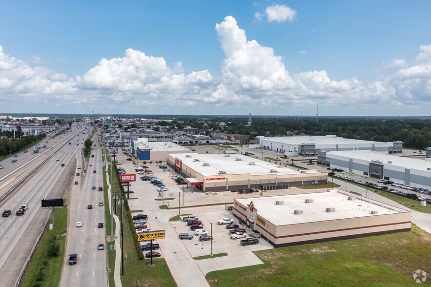 More Photos Of 18780 US-59, Humble Freestanding For Sale