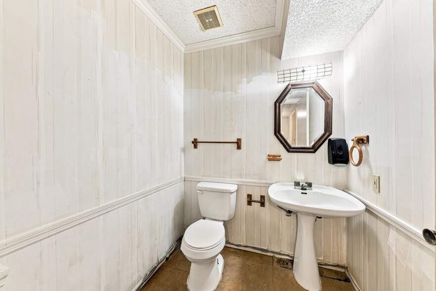 More Photos Of 1131 Babcock Rd, San Antonio Office Residential For Sale