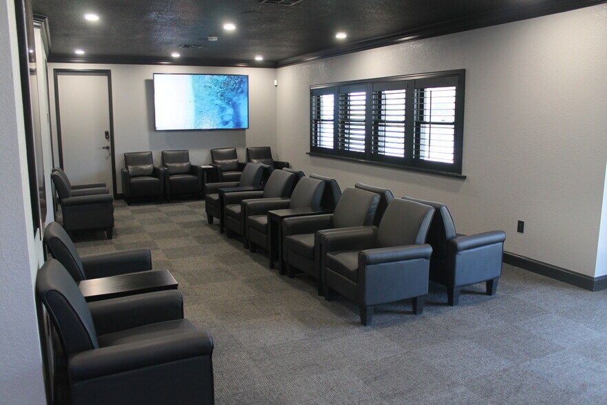More Photos Of 3400 Hillcrest Dr, Waco Medical For Sale