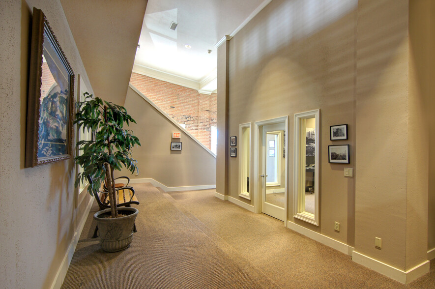 More Photos Of 103 E Virginia St, McKinney Storefront Retail Office For Lease