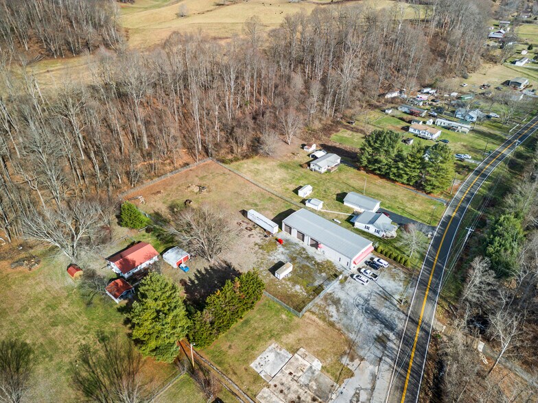 More Photos Of 2719 Highway 91, Elizabethton Showroom For Sale