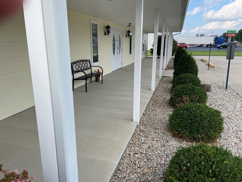 More Photos Of 290 N 2nd St, Frankfort Restaurant For Sale