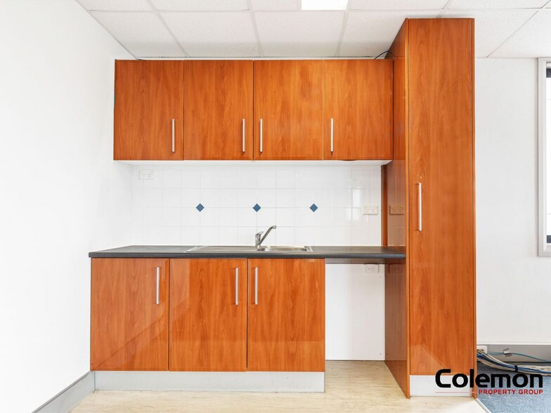 More Photos Of 52 Cook St, Kurnell Flex For Lease