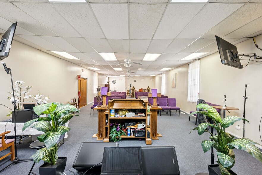 More Photos Of 510 W Broad St, Palmyra Religious Facility For Sale
