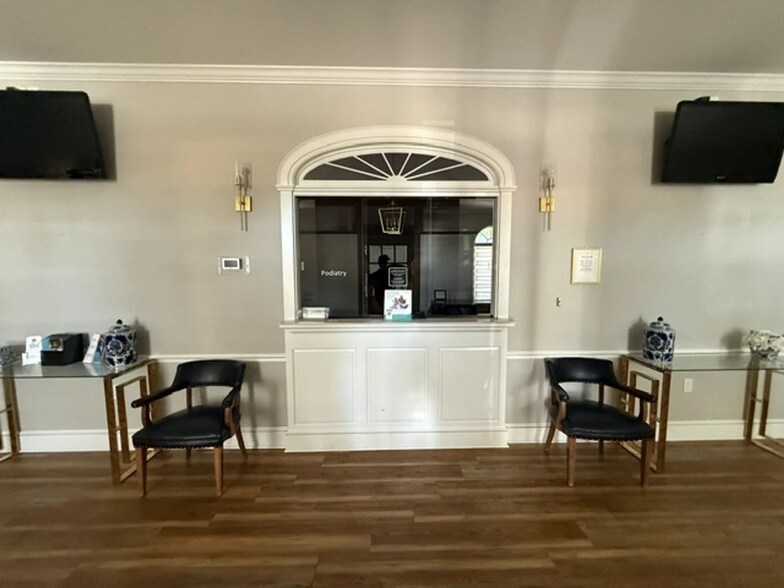 More Photos Of 2718 N Oak St, Valdosta Medical For Sale