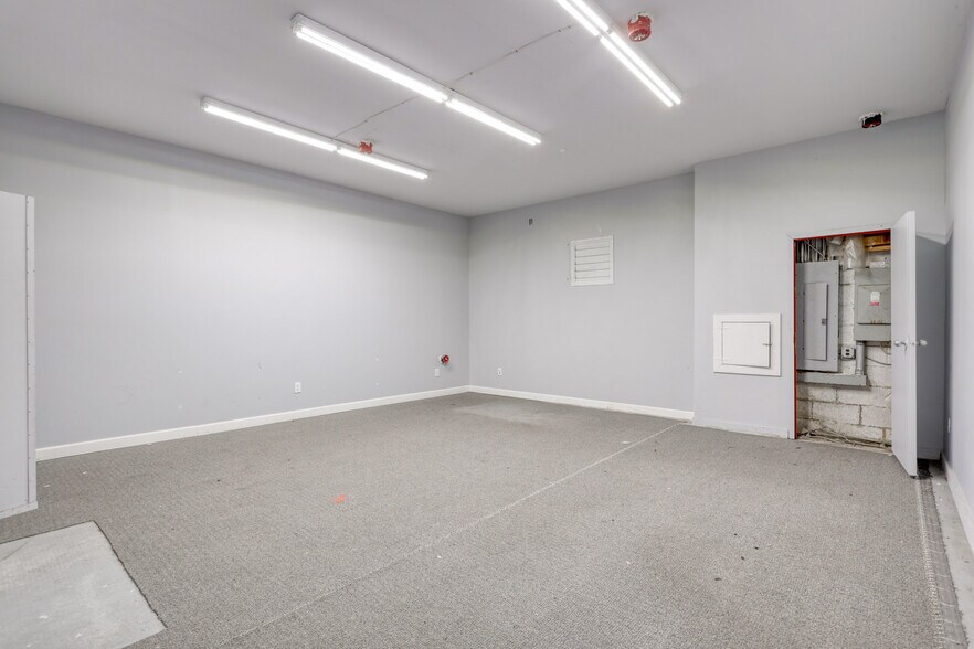 More Photos Of 14257 Tireman Ave, Dearborn Warehouse For Sale