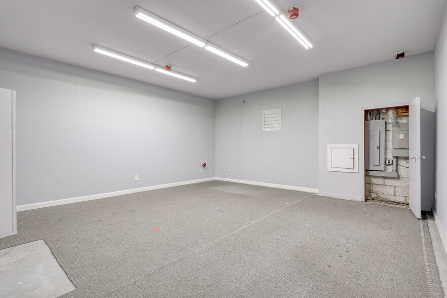 More Photos Of 14257 Tireman Ave, Dearborn Industrial For Sale