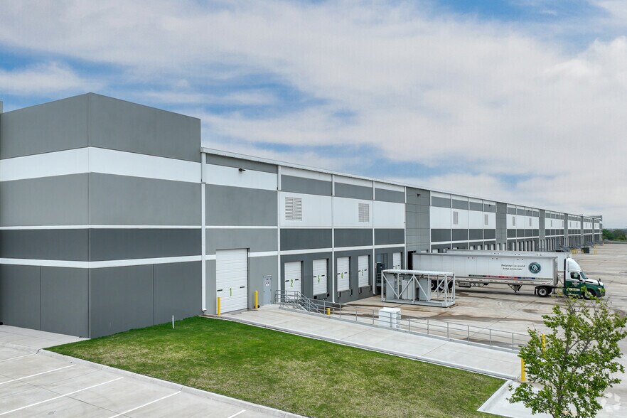 More Photos Of 2801 N State Highway 78, Wylie Warehouse For Lease
