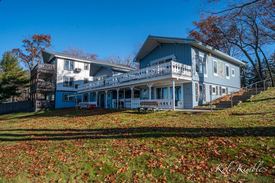 More Photos Of 104 W Houghton Lake Dr, Prudenville Hotel For Sale
