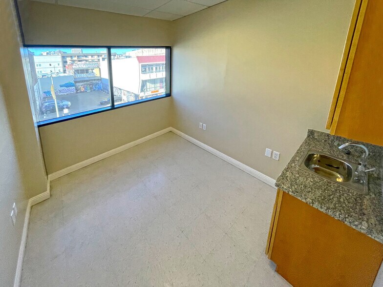 More Photos Of 638 Webster St, Oakland Office For Sale