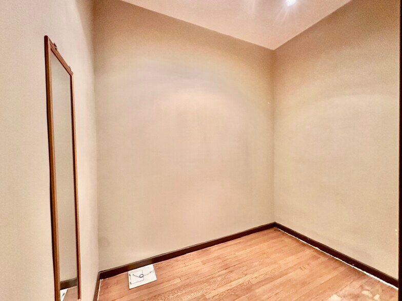 More Photos Of 3005 31st Ave, Astoria Medical For Lease