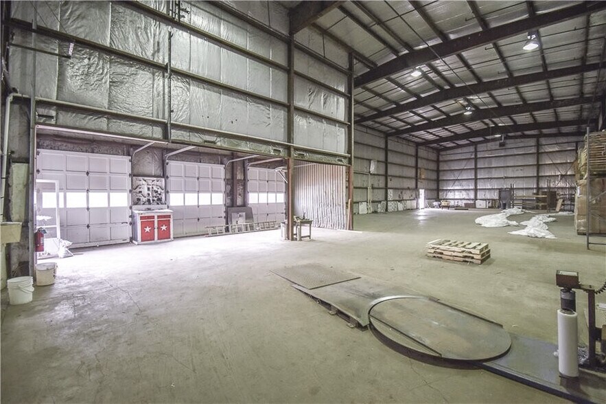 More Photos Of 15 Eagle St, Phelps Manufacturing For Lease