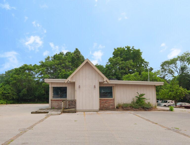 More Photos Of 819 E Colby St, Whitehall Freestanding For Sale