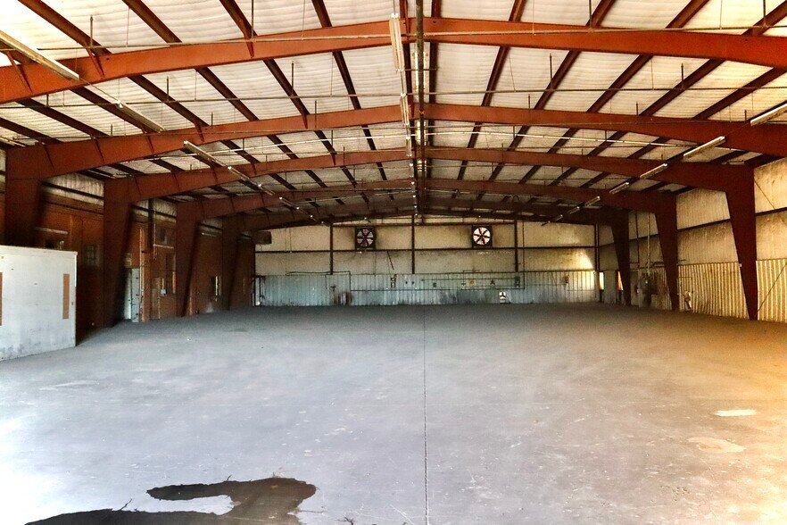 More Photos Of 912 N Beverly Dr, Wichita Falls Warehouse For Lease