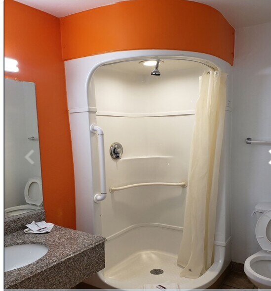 More Photos Of 1021 S Garnett Rd, Tulsa Hotel For Sale