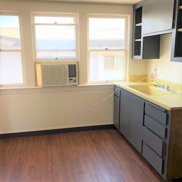 More Photos Of 2242 Washington Ave, San Leandro Office For Sale