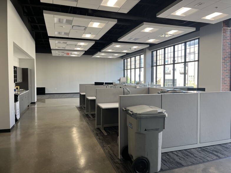 More Photos Of 200 E 9th St, Coralville Office For Lease