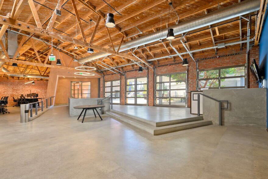 More Photos Of 2223-2229 S Carmelina Ave, Los Angeles Loft Creative Space For Lease