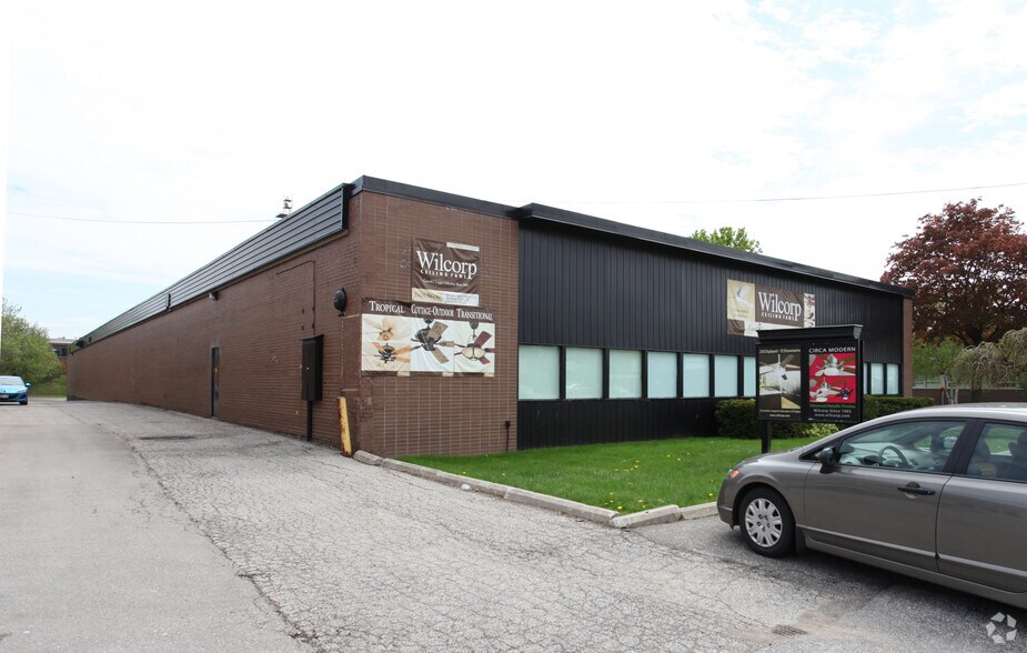 More Photos Of 117 Tycos Dr, Toronto Warehouse For Lease