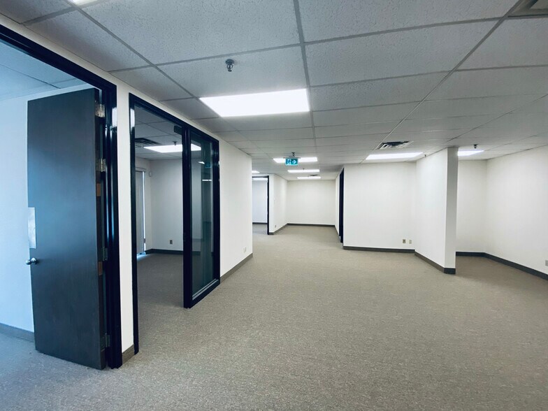 More Photos Of 520-556 Av Lépine, Dorval Warehouse For Lease