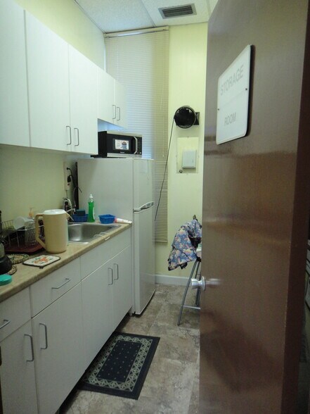 More Photos Of 14205 W Dixie Hwy, North Miami Medical For Sale