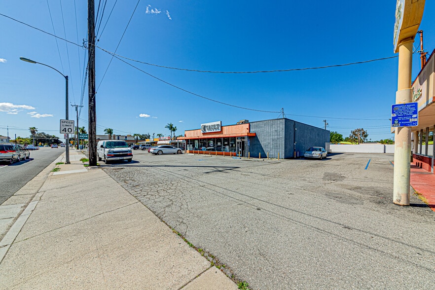 More Photos Of 333 S Brookhurst Rd, Fullerton Freestanding For Sale