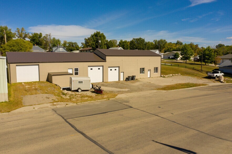 More Photos Of 910 Main Ave, Washburn Light Manufacturing For Sale