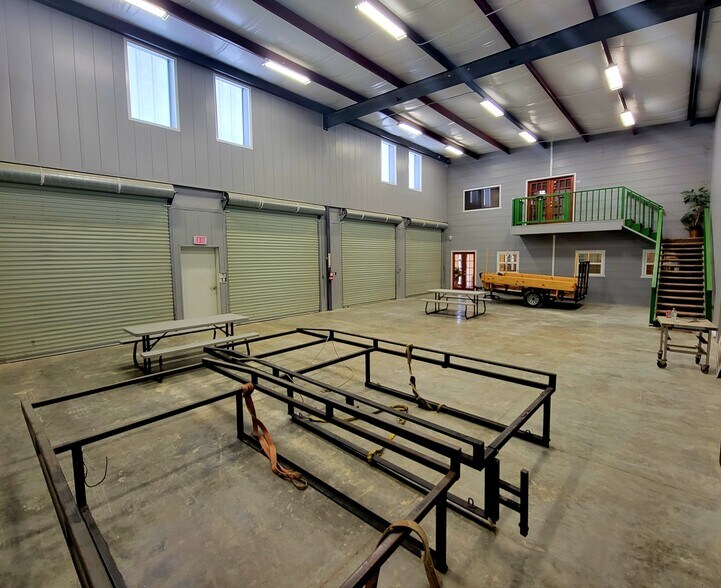 More Photos Of 2605 William Tell St, Houston Industrial For Sale
