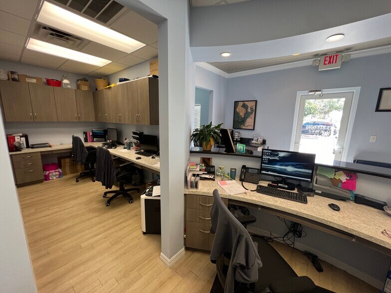More Photos Of 13135 Kings Lake Dr, Gibsonton Medical For Lease