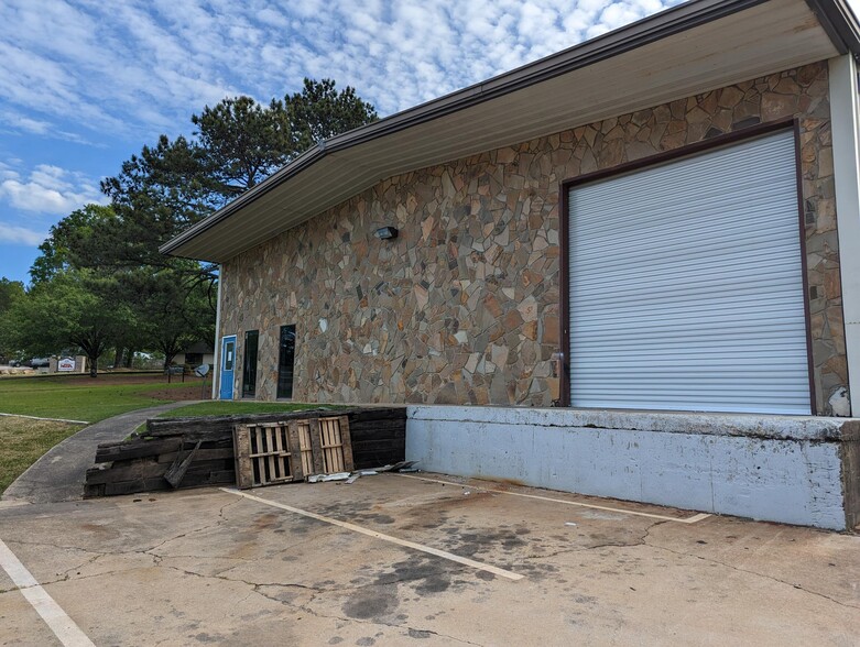 Primary Photo Of 350 Buford Hwy, Sugar Hill Warehouse For Lease