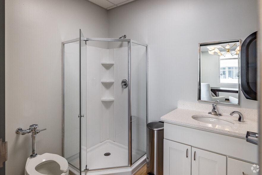 More Photos Of 4917 Centre Pointe Dr, North Charleston Office For Lease