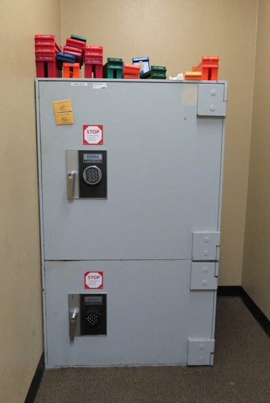 More Photos Of 300 E Dania Beach Blvd, Dania Bank For Lease