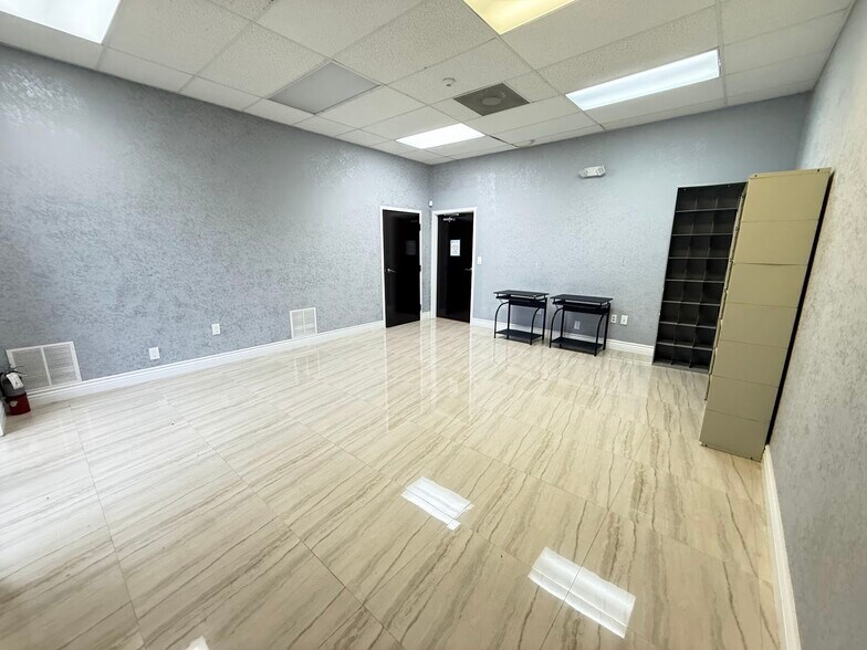 More Photos Of 2950 W Griffin Rd, Fort Lauderdale Freestanding For Lease