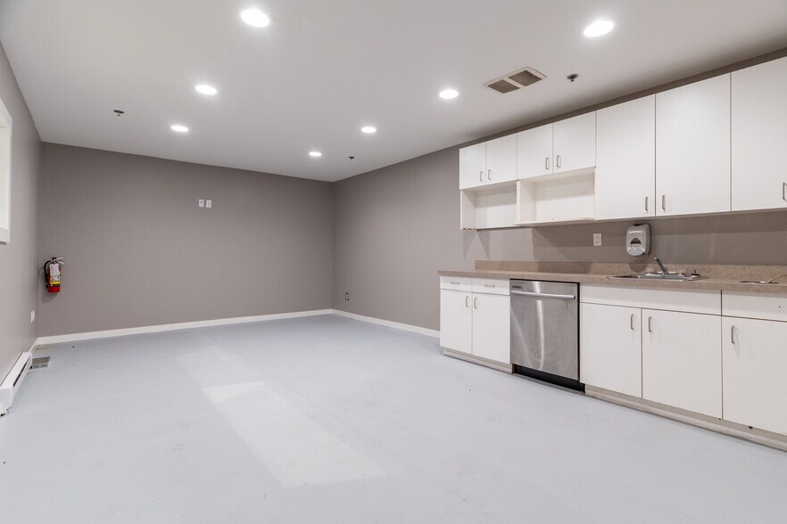 More Photos Of 5536 275 St, Langley Twp Warehouse For Lease