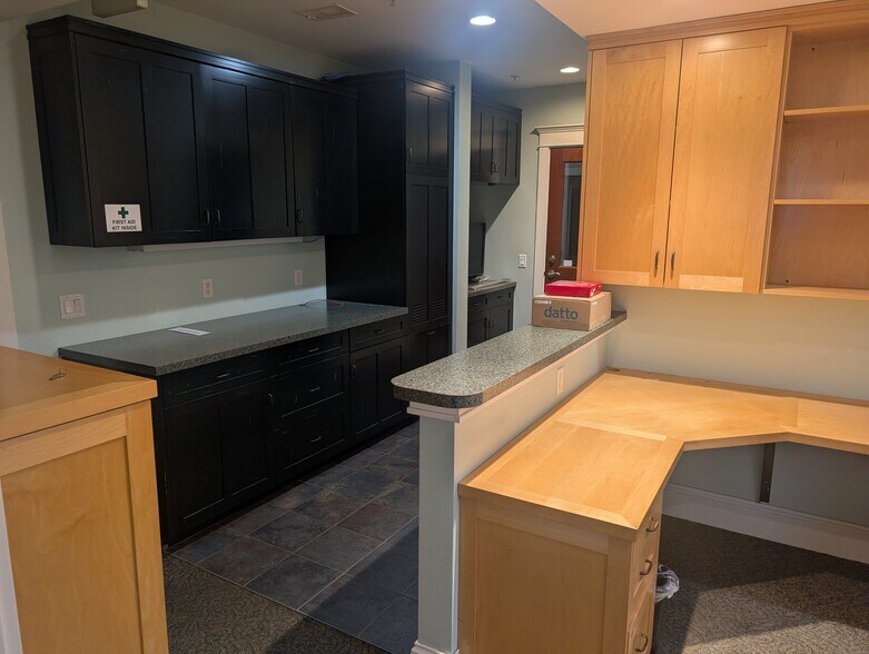 More Photos Of 4498-4518 128th Ave, Holland Manufacturing For Sale