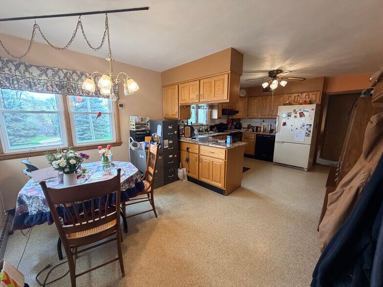 More Photos Of 2280 S Rock City Rd, Ridott Multifamily For Sale