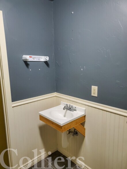 More Photos Of 615-671 Blue Lakes Blvd N, Twin Falls Freestanding For Lease