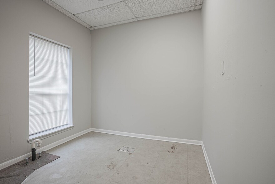 More Photos Of 14721 Pebble Bend Dr, Houston Medical For Lease