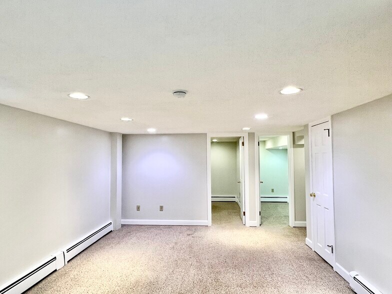 More Photos Of 14 Concord St, Glastonbury Office Residential For Lease