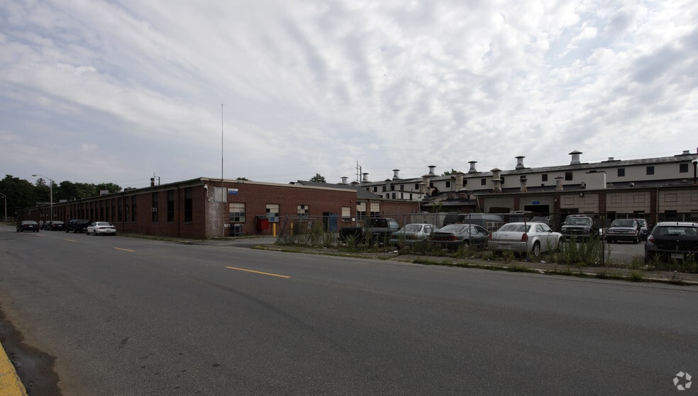 More Photos Of 336 Weir St, Taunton Warehouse For Lease