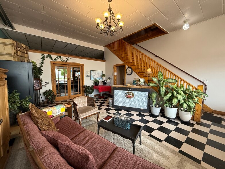 More Photos Of 218 Commercial Ave, Wallace Hotel For Sale