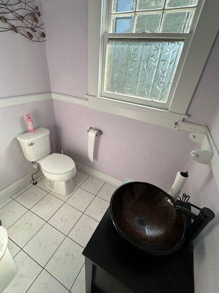 More Photos Of 62 Lee St, Jefferson Office For Sale