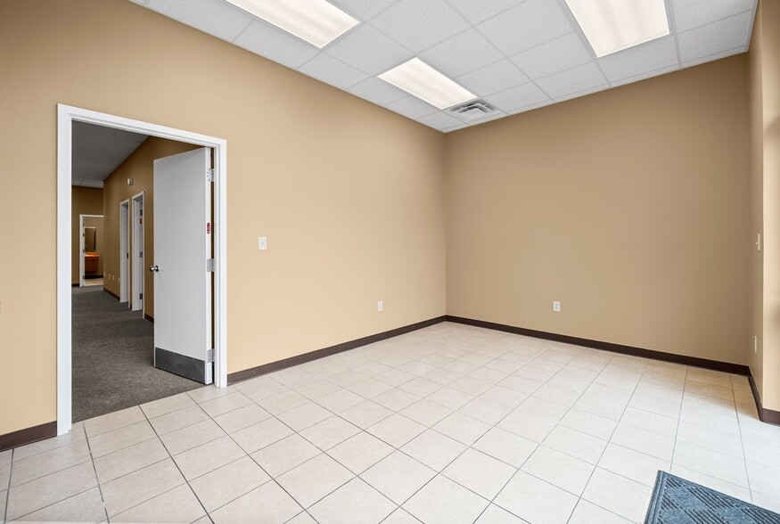 More Photos Of 2231 Stokes Rd, Clarksville Storefront Retail Office For Lease