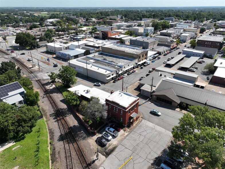 More Photos Of 214 S Austin St, Brenham Office Residential For Lease